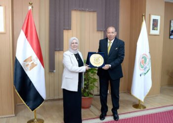 تقديرًا لمسيرة حافلة بالإنجازات والعطاء الأكاديمي.. جامعة المنصورة تُكرّم الدكتورة منال عيد