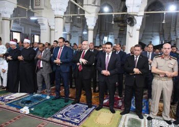 محافظ الفيوم يؤدي صلاة عيد الأضحى المبارك بمسجد ناصر الكبير