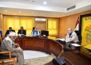 محافظ الفيوم يوجه بتوفير العلاج اللازم لمسن يعاني من آلام بالمخ والقلب