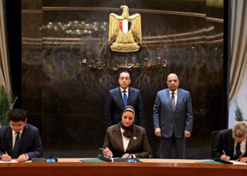رئيس الوزراء يشهد مراسم توقيع مذكرة تفاهم لإنشاء أول مصنع لتوربينات الرياح .. وإقامة مشروع...