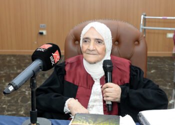 بحضور الدكتور شريف خاطر رئيس جامعة المنصورة كلية الآداب تناقش رسالة دكتوراه لباحثة في الثالثة...