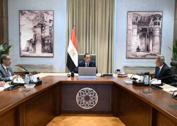 رئيس الوزراء يعقد اجتماعا لمتابعة تنفيذ تكليفات فخامة الرئيس بشأن الإعلام