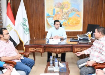 نائب محافظ الفيوم يتابع الموقف التنفيذي لمشروعات الكهرباء والصرف الصحي بمبادرة “حياة كريمة”