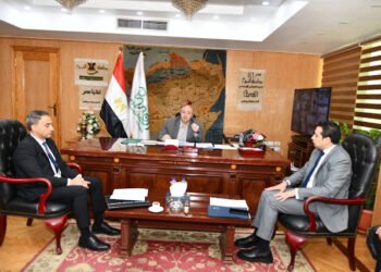 محافظ الفيوم: دراسة ميدانية بالتعاون مع الجامعة لرصد الاحتياجات ورفع كفاءة الخدمات بالقرى