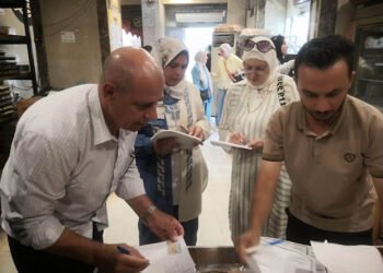 محافظ الدقهلية يتابع جهود مديرية التموين في ضبط تجميع خبز وسلع مجهولة المصدر وكشف التصرف...