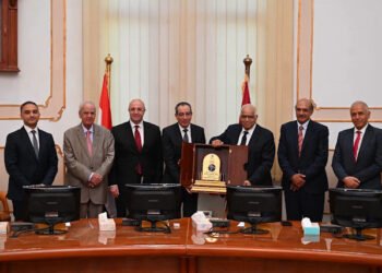 مجلس جامعة الفيوم يكرم أ.د ياسر مجدي حتاته تقديرًا لمسيرة حافلة بالعطاء والإنجازات شهدتها جامعة...