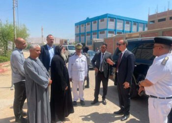 مدير أمن سوهاج يواصل جولاته المفاجئة ويتفقد الكنائس والأديرة