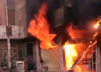 ماس كهربائي يشعل النيران بمنزل في سوهاج.. والحماية المدنية تسيطر عليه