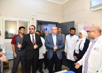 محافظ الفيوم يتفقد سير العمل بمستشفى أبشواي المركزي.. ويؤكد على تقديم خدمات صحية لائقة للمترددين...
