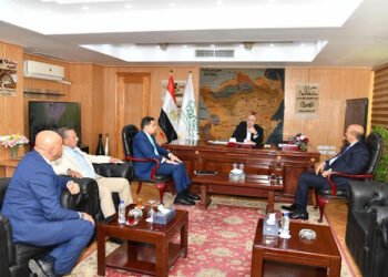 محافظ الفيوم يستقبل رئيس مجلس أمناء مؤسسة الجارحي لبحث سبل التعاون المشترك في تنفيذ مشروعات...