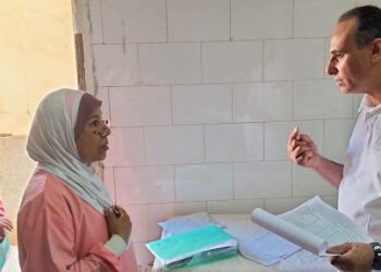 وكيل صحة بني سويف يقوم بجولة ميدانية مفاجئة لوحدة منشأة عاصم الصحية لمتابعة انتظام العمل...