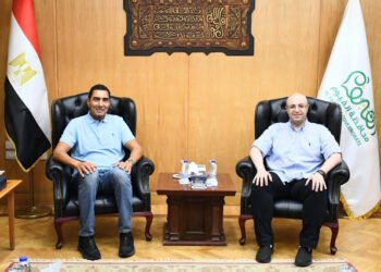 وزير الشباب والرياضة ومحافظ الفيوم يبحثان سبل دعم المنشآت الرياضية وتعزيز الخدمات المقدمة للشباب بالمحافظة