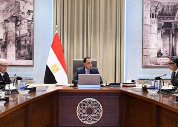 رئيس الوزراء يتابع جهود توفير السلع وضبط حركة...