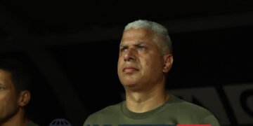 الجهاز الفني لفريق النادي الأهلي يمنح اللاعبين راحة...