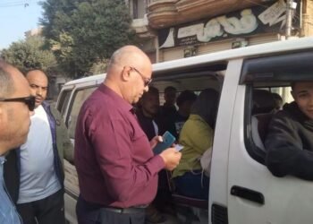 الإدارة العامة للمواقف بالفيوم تواصل حملاتها الرقابية لضبط سيارات الأجرة المخالفة بسنهور القبلية